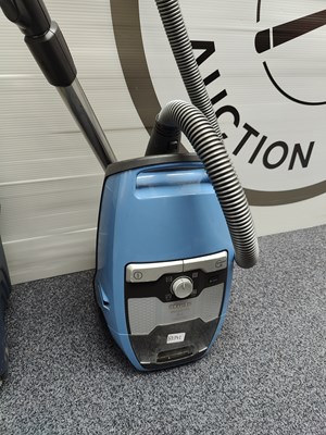 Lot 115 - Miele blizzard oxi blue hoover