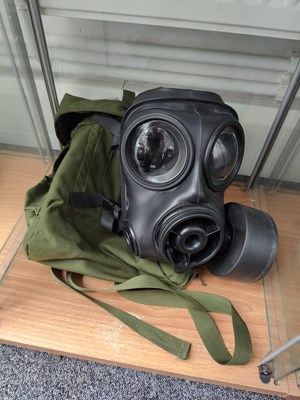 Lot 98 - Modern gas mask with carry case ideal for display etc