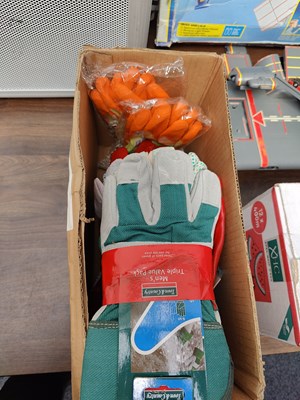 Lot 10 - Box of assorted work gloves