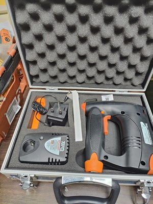 Lot 30 - Electric staple