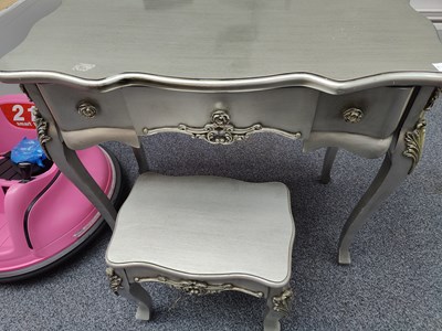 Lot 123 - Stylish modern dressing table with stool