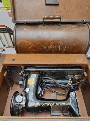 Lot 36 - 2 vintage singer sewing machines in cases