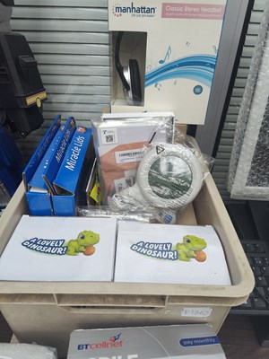 Lot 167 - Box of misc