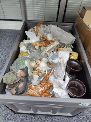 Lot 220 - Box of misc