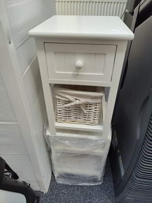 Lot 122 - Pair of white side table / cabinet ideal for any room