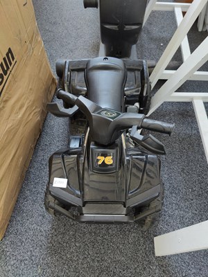 Lot 235 - Electric kids ride on toy with charger
