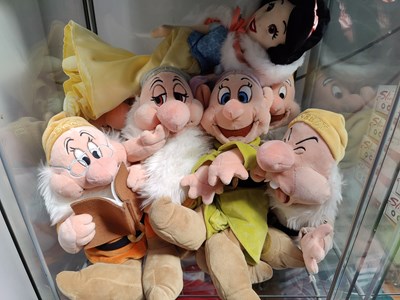 Lot 103 - Snow white and the 7 dwarfs collectable soft toys