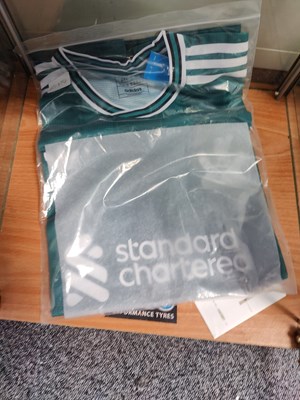 Lot 99 - Adidas 2XL top with LFC logo