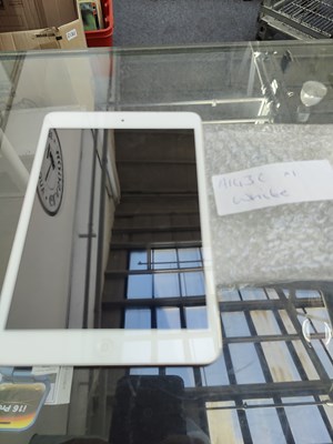 Lot 143 - Apple tablet model a1432 fully reset