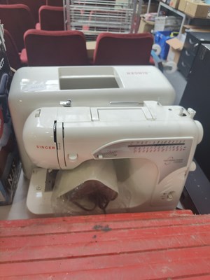 Lot 293 - Singer Sewing Machine