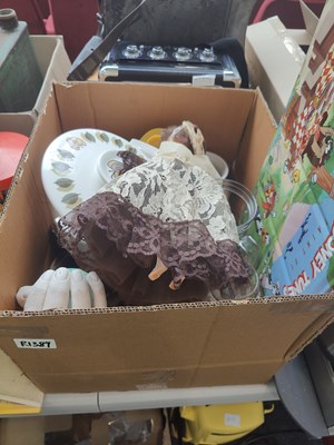 Lot 284 - Box of Misc