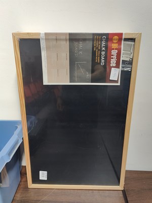 Lot 39 - Bundle of chalk boards