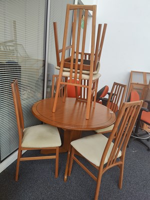 Lot 172 - Morris of Glasgow teak finish Extendable Round Dining Table & 6 Matching Chairs