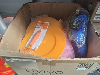 Lot 50 - Box of misc