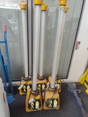 Lot 169 - 5 Defender 110v Uplight bs5733 over £100 each