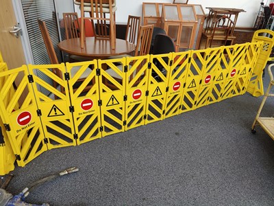 Lot 171 - Portable expandable barrier 4m over £150