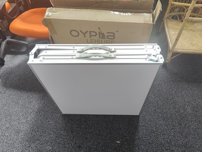 Lot 189 - Folding table ideal for markets and picnics