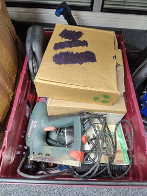 Lot 221 - Box of misc