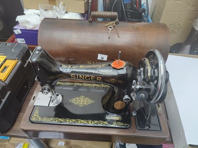 Lot 36 - Vintage singer sewing machine in case