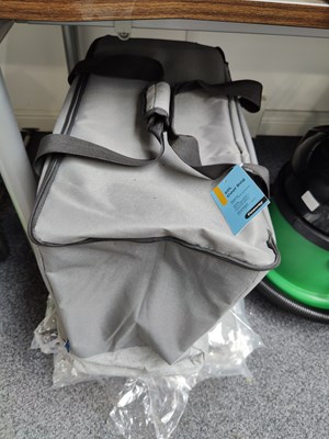 Lot 52 - 5 grey cool bags 60litre
