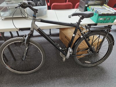 Lot 252 - Trek mountain bike with rear bag holder
