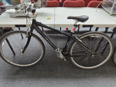 Lot 253 - Giant hybrid bicycle