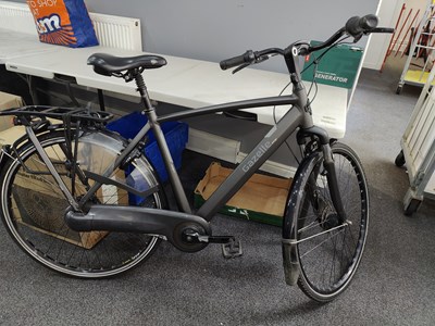 Lot 141 - Gazelle orange bicycle with key