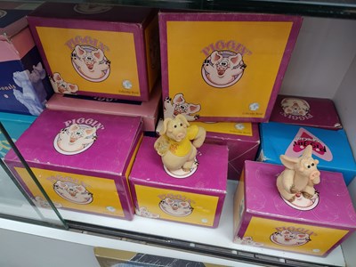 Lot 83 - Large collection of collectable pigs in boxes