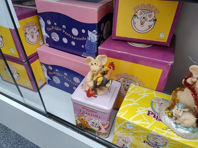 Lot 77 - Large collection of decorative collectable pigs in boxes