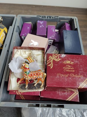 Lot 7 - Box of assorted jewellery, decoration and watch sets