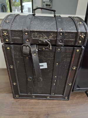 Lot 8 - Set of 2 pirate style treasure chests