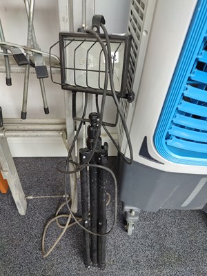 Lot 237 - Tripod work light