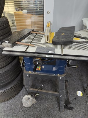 Lot 261 - Table saw on stand
