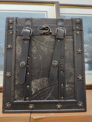 Lot 88 - Set of 2 pirate style chests