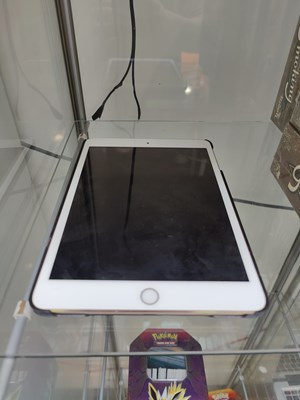 Lot 119 - Ipad tablet in case