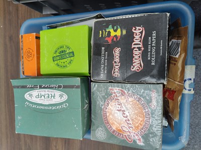 Lot 23 - Box containing a large qty of smoking papers from various brands