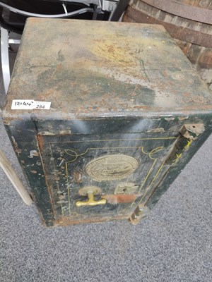 Lot 284 - Heavy old age with key (in office)