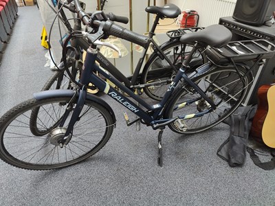 Lot 142 - Raleigh electric pedal assist bike with battery and key but no charger. Battery holding charge