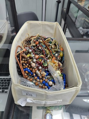 Lot 136 - Box of costume jewellery