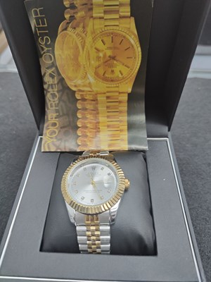 Lot 142 - Watch bearing rolex logo in boss box
