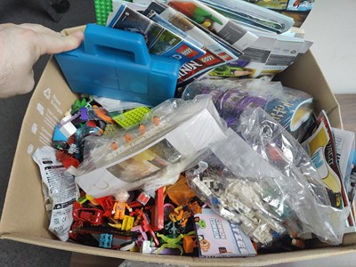 Lot 1 - Box of loose lego
