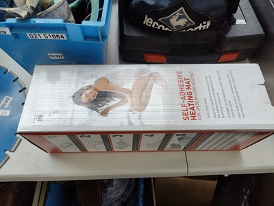 Lot 319 - Self adhesive heating mat boxed