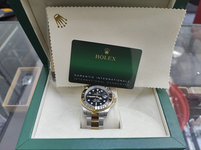 Lot 147 - Watch bearing rolex logo in display box