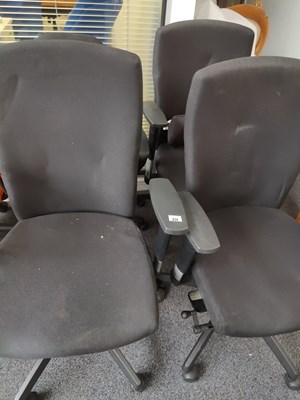 Lot 234 - 4 black office chairs