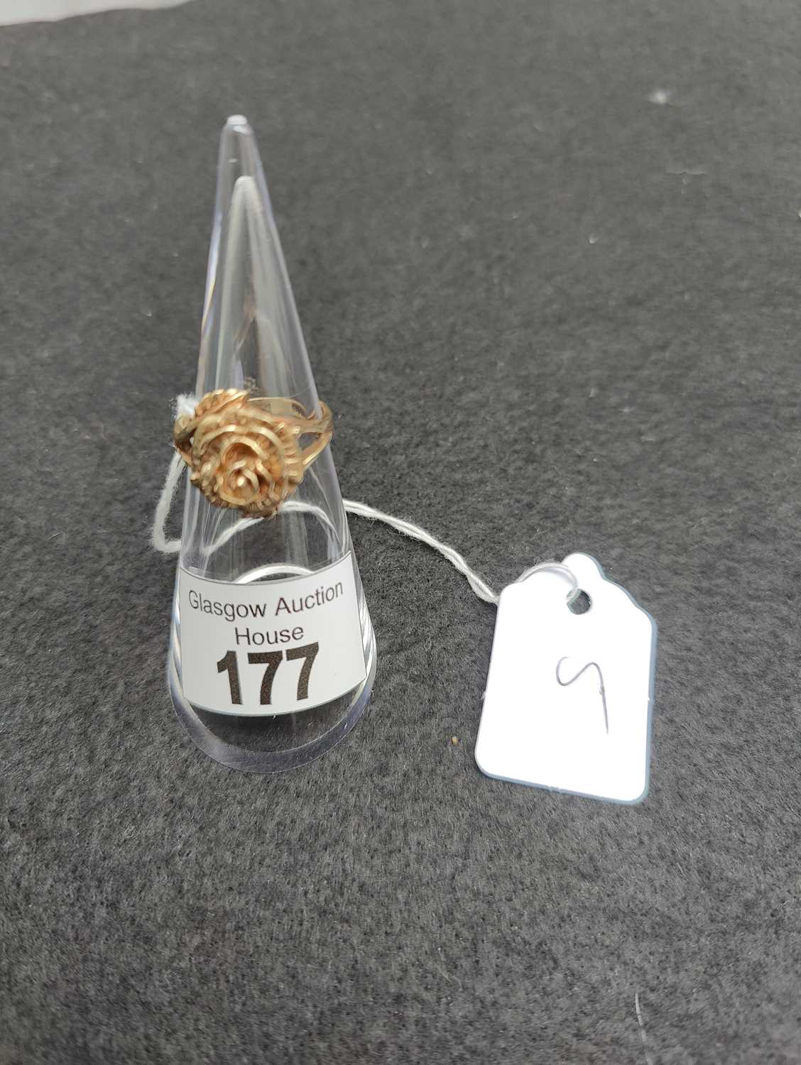 Lot 177 - 9ct gold vintage rose ring 6.17g