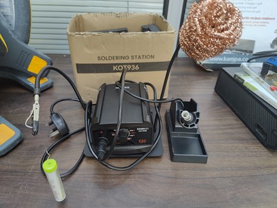 Lot 150 - Soldering station in box untested