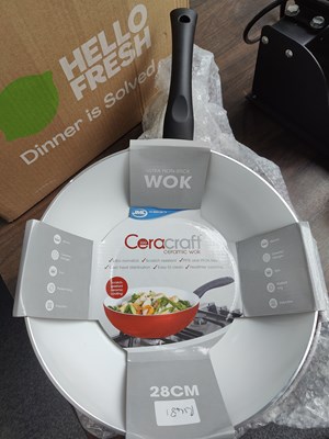 Lot 2 - 2 ultra non stick ceramic wok