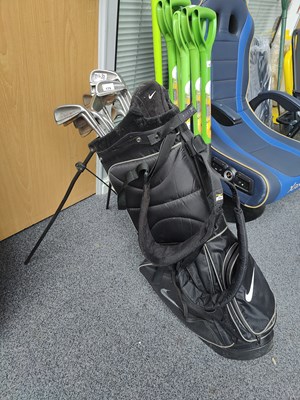 Lot 179 - Nike golf bag with clubs