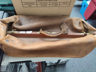 Lot 274 - Vintage leather bag with wooden closure in need of restoration