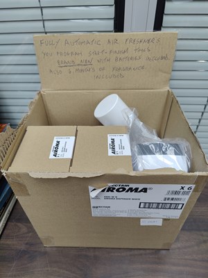 Lot 8 - Automactic aroma air freshener bundle